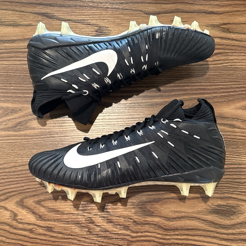 Size 11.5 Nike Alpha Menace Elite TD Football Cleats Black/White 871519-010 NEW